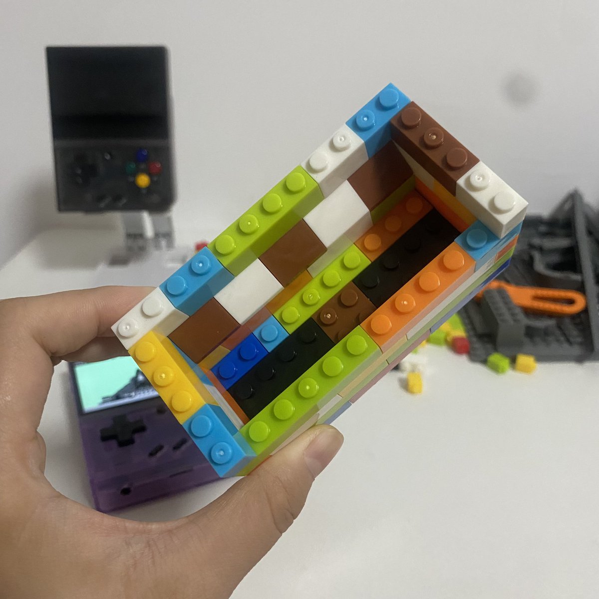 gogamegeek's tweet image. I built a simple brick stand for the Miyoo Mini Plus this weekend🧩#gogamegeek #retrogame #miyoominiplus