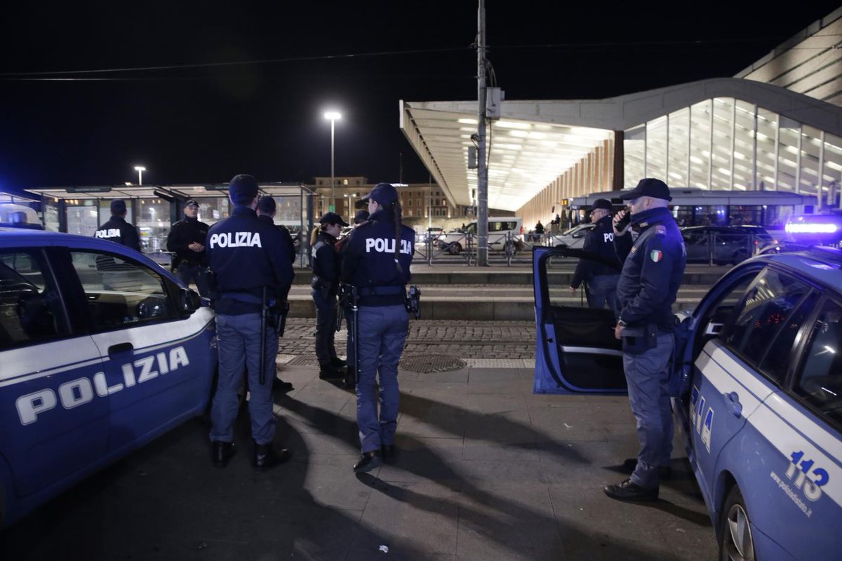 tempoweb's tweet image. Roma Termini, trovato uomo morto sui binari. Le prime ipotesi 
#17settembre #iltempoquotidiano #RomaTermini #stazione #treni 
iltempo.it/roma-capitale/…