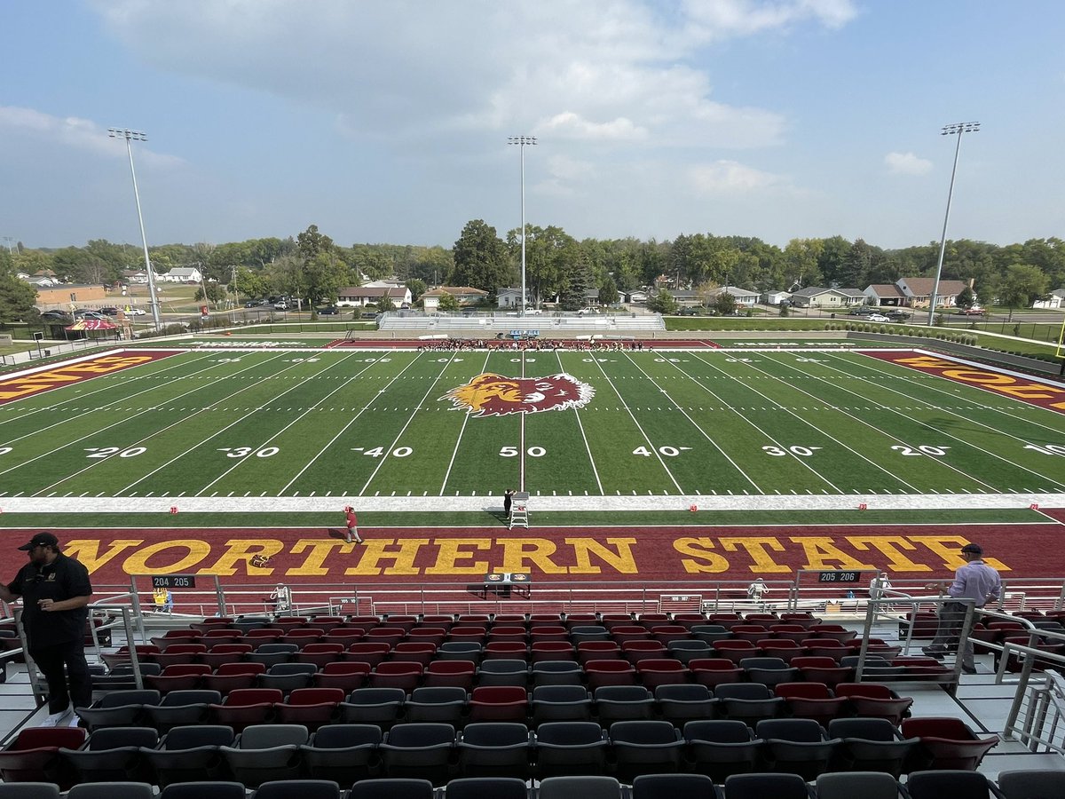 Had a great time at the <a href="/NSUWolves_FB/">Northern State Football🐺 🏈</a> game!! Cant wait to be back, thank you so much for having me!! <a href="/jakeiery42/">Jake Iery</a> <a href="/NSUCoachSchmidt/">Mike Schmidt</a>