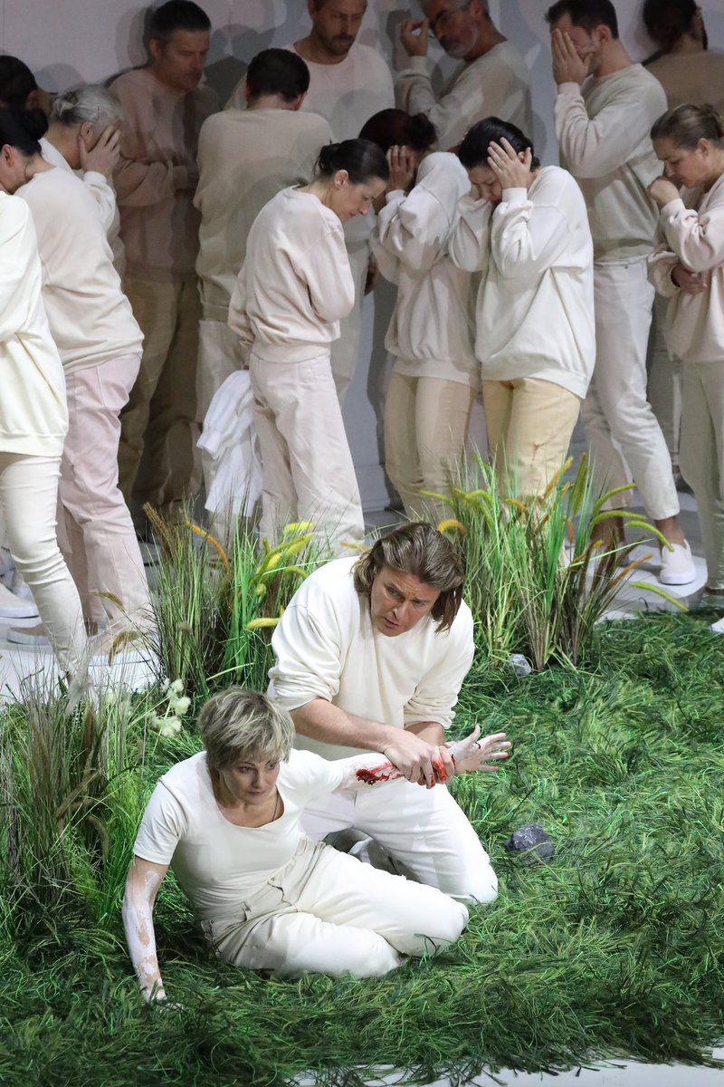 LOHENGRIN
SHANGHAI

Today our production LOHENGRIN celebrates its premiere in Shanghai! 
Toi, toi, toi
@shanghaiopera

#BSOlohengrin #BSOshanghai