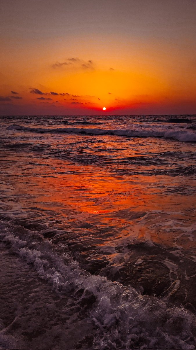 ViralTodayX's tweet photo. Ocean Sunset https://t.co/wRRoy90QTb