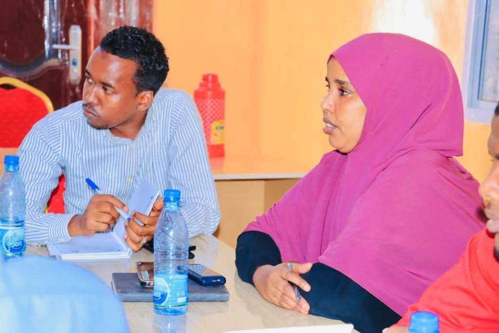A_rashid_Hirsi's tweet photo. Today’s Meeting with JL Ministries in Dolow. This moment is crucial for addressing the bureaucratic impediment that the NGOs faces &amp; discuss on the potential hazard posed by the forecasted El-Nino. 

Such Gov’t mission in the field will help services to be delivered efficiently . https://t.co/8c3EIPbdvO