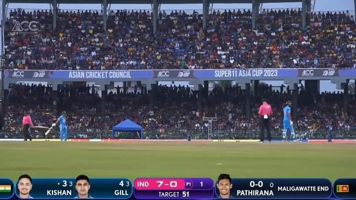 asadawan_22's tweet photo. Unreal positivity and optimism from Lankan crowd.The way they still cheer for their team every ball is worth appreciating. So much to learn for our fanbase

#INDvSL | #AsiaCupFinal | #AsianCup2023 https://t.co/AEK0dx8G3T