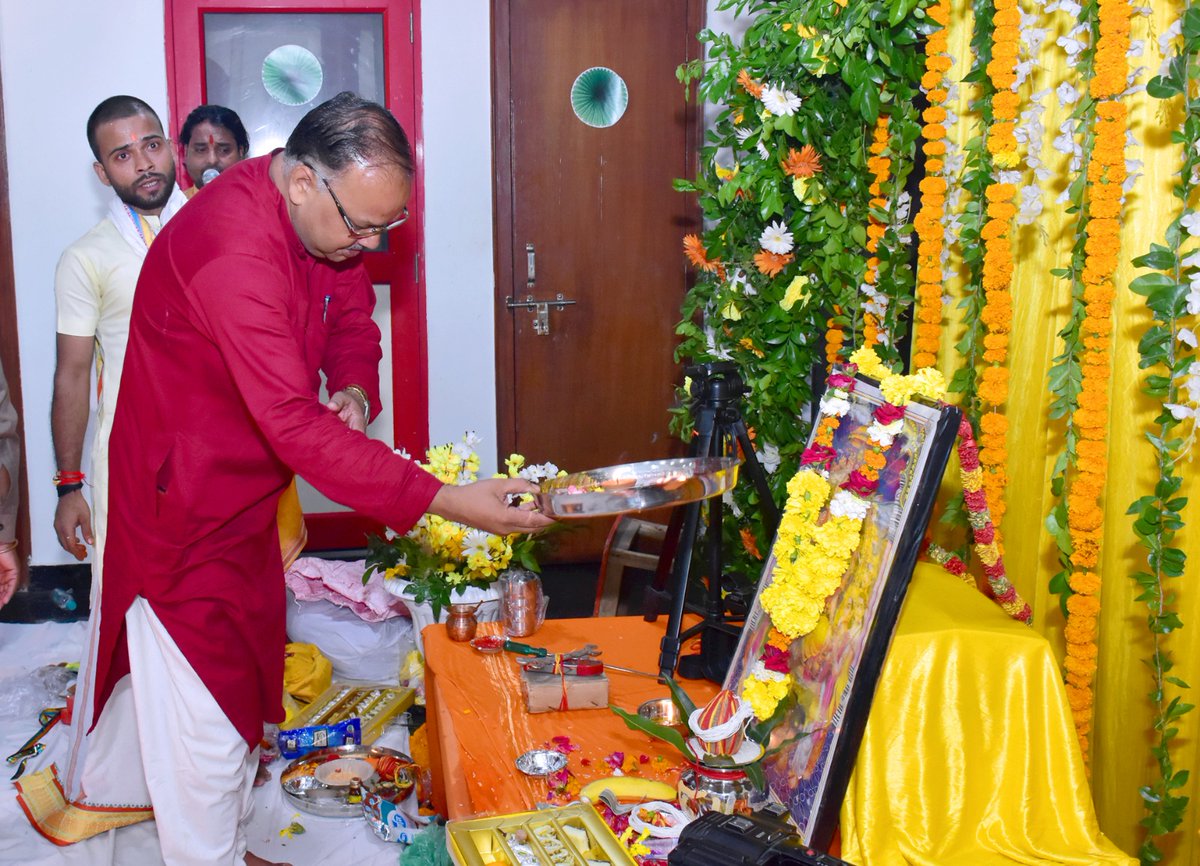 SanjayKumarAst5's tweet photo. यशस्वी प्रधानमंत्री श्री नरेंद्र मोदी जी के जन्मदिन के मौके पर माननीय रक्षा मंत्री श्री राजनाथ सिंह से कायस्थ समाज का प्रतिनिधि मंडल ने मिलकर नरेंद्र मोदी जी को बधाई दी साथ ही लखनऊ में अखिल भारतीय चित्रांश महासभा का एक भव्य सम्मेलन में उन्हें आमंत्रित किया। https://t.co/lvcIU9DtBO