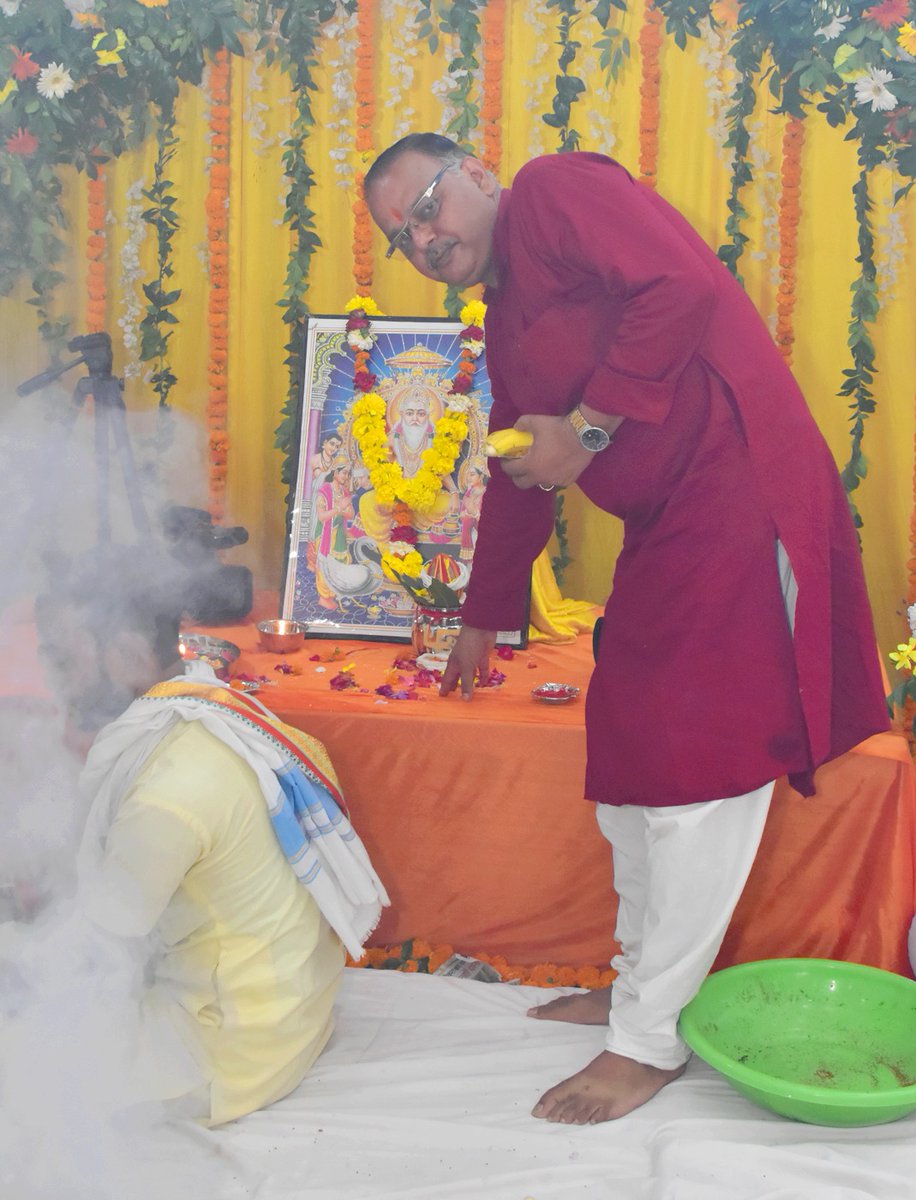 SanjayKumarAst5's tweet photo. यशस्वी प्रधानमंत्री श्री नरेंद्र मोदी जी के जन्मदिन के मौके पर माननीय रक्षा मंत्री श्री राजनाथ सिंह से कायस्थ समाज का प्रतिनिधि मंडल ने मिलकर नरेंद्र मोदी जी को बधाई दी साथ ही लखनऊ में अखिल भारतीय चित्रांश महासभा का एक भव्य सम्मेलन में उन्हें आमंत्रित किया। https://t.co/lvcIU9DtBO