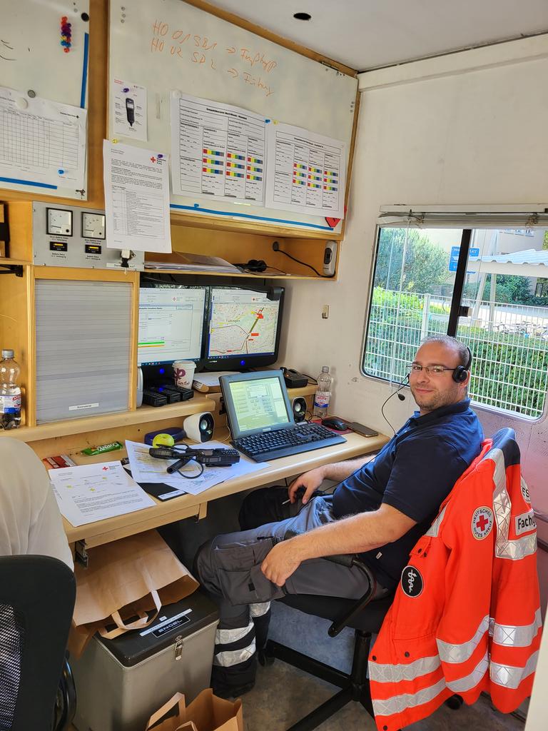 DRK_IuK_Tue's tweet photo. Letzter geplanter #Einsatz für unseren #ELW2. Unterstützung des OV #Tübingen beim #Erbelauf 2023.
Ab dem 06.10.2023 ist unser neuer ELW im Dienst. https://t.co/asXT9BNZks