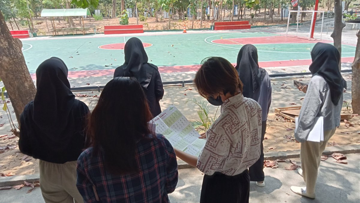 joeyakarta's tweet photo. Kembali memfasilitasi workshop #greenmap, kali ini lgsg dg tim mhs Dept Arsitektur UNS di @URDC_UNS. Pembekalan metode sebelum mrk terjun lakukan pemetaan komunitas di Desa Mojogedang Kab Karanganyar.
Konsep Think Global, Map Local @GreenMap msh sangat relevan.
Tertarik pelajari? https://t.co/uL7BfWAHM0