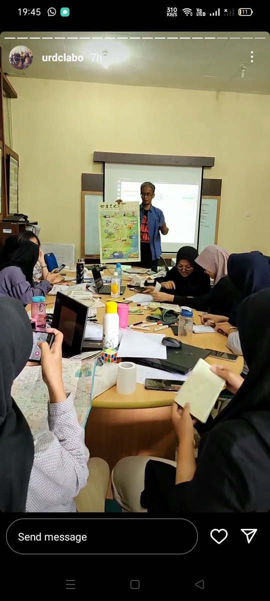 joeyakarta's tweet photo. Kembali memfasilitasi workshop #greenmap, kali ini lgsg dg tim mhs Dept Arsitektur UNS di @URDC_UNS. Pembekalan metode sebelum mrk terjun lakukan pemetaan komunitas di Desa Mojogedang Kab Karanganyar.
Konsep Think Global, Map Local @GreenMap msh sangat relevan.
Tertarik pelajari? https://t.co/uL7BfWAHM0