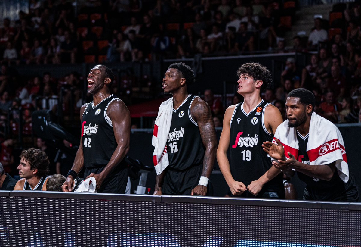 VirtusBo's tweet photo. JM at the office ➡️ reaction
@Jmickey_02
#AmarsiAncora https://t.co/pzYLXwx25b