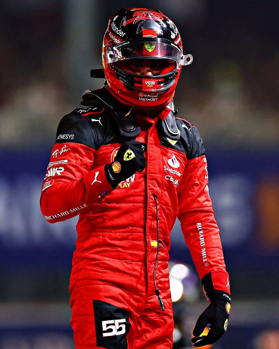 B24PT's tweet photo. Sainz vence o #SingaporeGP e, pela primeira vez esta época, a Red Bull não ganhou uma corrida! https://t.co/AxLc0bhxVM