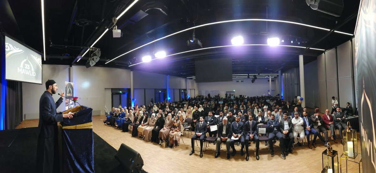 HammadQadriMQI's tweet photo. Shaykh Hammad Mustafa al-Madani al-Qadri’s enlightening speech at the Mawlid Festival in Oslo reminded us of the timeless influence of the Holy Prophet ﷺ in shaping a just, compassionate society. Let us be torchbearers of peace and unity in the modern world. #GrandMawlidTour https://t.co/xYYNDy8eSp