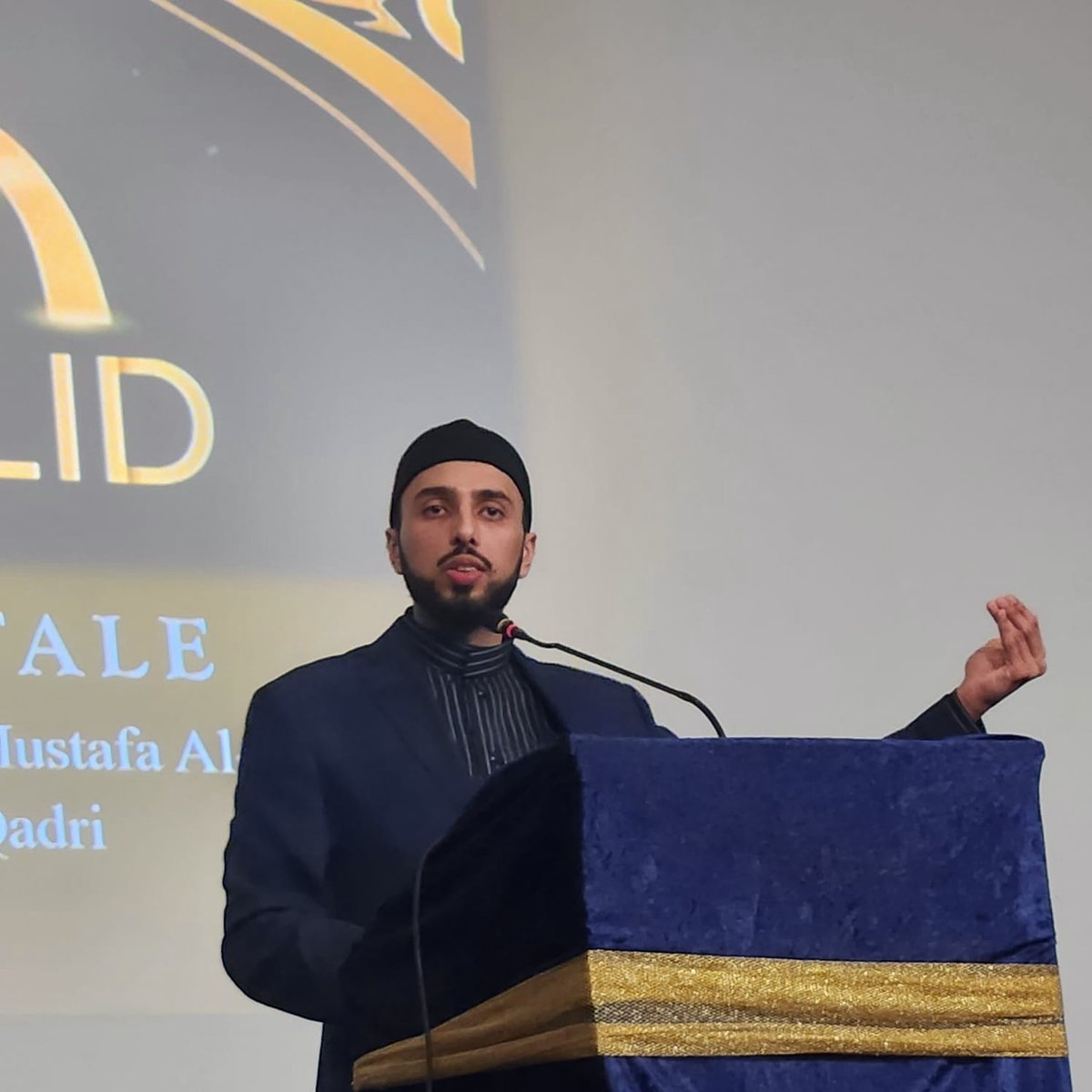 HammadQadriMQI's tweet photo. Shaykh Hammad Mustafa al-Madani al-Qadri’s enlightening speech at the Mawlid Festival in Oslo reminded us of the timeless influence of the Holy Prophet ﷺ in shaping a just, compassionate society. Let us be torchbearers of peace and unity in the modern world. #GrandMawlidTour https://t.co/xYYNDy8eSp