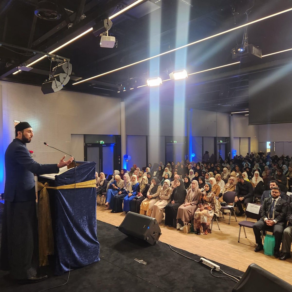 HammadQadriMQI's tweet photo. Shaykh Hammad Mustafa al-Madani al-Qadri’s enlightening speech at the Mawlid Festival in Oslo reminded us of the timeless influence of the Holy Prophet ﷺ in shaping a just, compassionate society. Let us be torchbearers of peace and unity in the modern world. #GrandMawlidTour https://t.co/xYYNDy8eSp