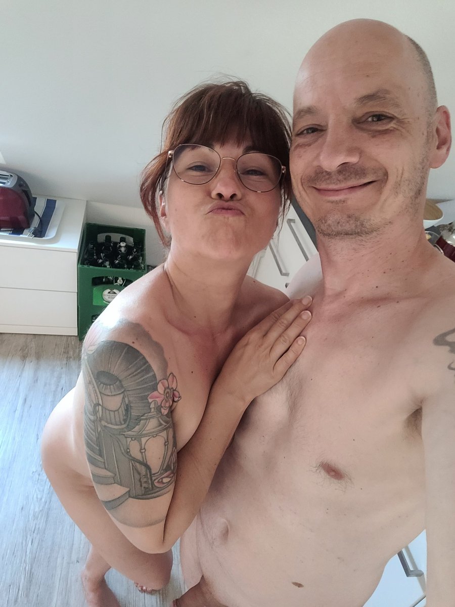 Happy nude couple tweet media