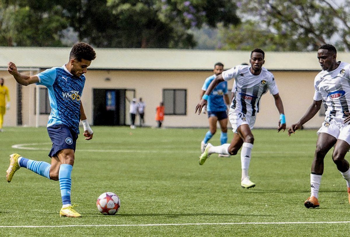 HT: Igice cya mbere cy'umukino urimo guhuza APR FC na Pyramids FC kirangiye nta kipe ibashije kureba mu izamu ry'iyindi. APR FC 0-0 Pyramids FC #RBAAmakuru #RBAHafiYawe