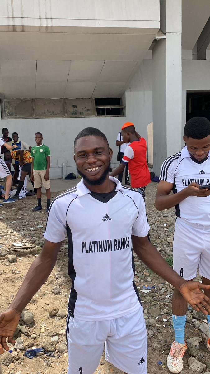 Nsukka_okpa's tweet photo. 14 years old @JeremyofCrypto, 13 years old @Babs_Micheal2 and 12 years old @ElijahObazuaye 
having a drink of healthy zobo. Like the little children that they are. https://t.co/eQ5DBVfIzQ