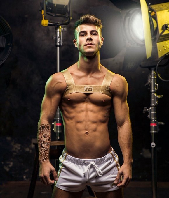 Ya que estamos de paso dejemos bonitas huellas!! @addicted_offic @TarekDelMoreno 10% DISCOUNT WITH THE