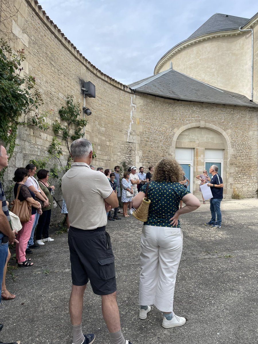 UnivPoitiers's tweet photo. [#JEP2023]  À l’occasion des journées européennes du patrimoine l’@UnivPoitiers ouvre ses portes au public. Au programme du jour : visite de la présidence et accès privilégié au bureau de la presidente https://t.co/kaLiWjAZVh
