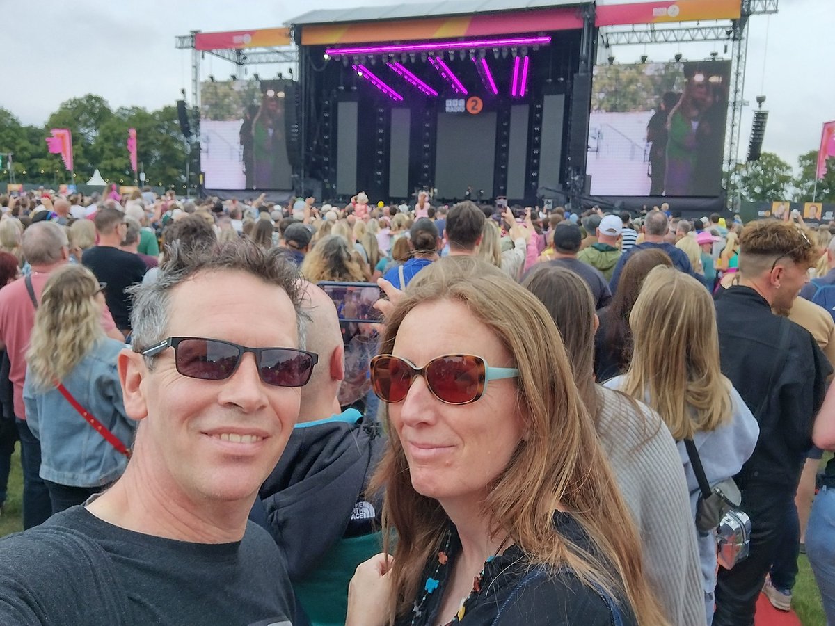 Hello Leicester <a href="/djgarydavies/">Gary Davies</a>
#radio2inthepark