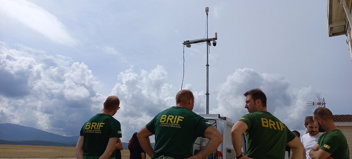 brif_iglesuela's tweet image. Ayer tuvimos la suerte de contar con la visita de la #UMAP #EPAIF de @mitecogob. Nos enseñaron nuevos conceptos acerca de los radiosondeos, meteorología aplicada a #IIFF, como ejercen su trabajo y algunas novedades que han ido incorporando este último año.