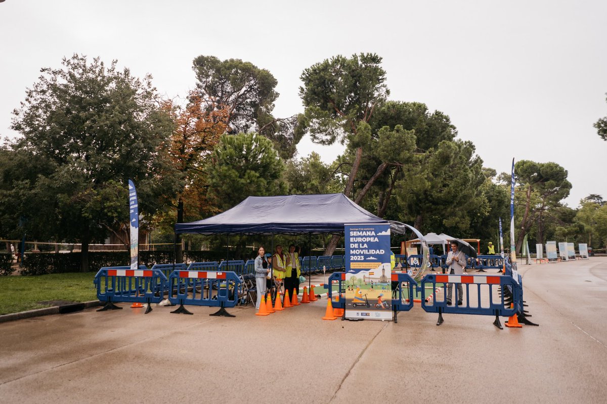 Hoy, en #MadridCalle30 hemos organizado nuestro circuito de #SeguridadVial con motivo de la #SemanaEuropeaDeLaMovilidad 🚲 y os han visitado <a href="/palomagromero/">Paloma García Romero</a> <a href="/Jrcramirez/">Javier Ramírez</a> <a href="/bcarabante/">Borja Carabante</a> <a href="/InmaSanzO/">Inma Sanz Otero</a> <a href="/Mtnezparamo/">José A Mtnez Páramo</a> Gracias a todos!