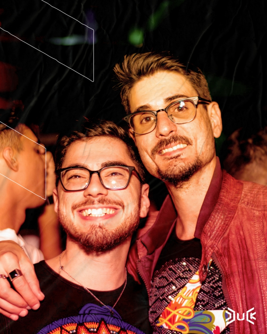 dduckdclub's tweet image. 🕺Na nossa casa dos patinhos, a pista de dança é o seu playground secreto! 🎶

🥳🌟  Deixe sua criança interior correr solta enquanto se joga no piiiiixtão! Fique de olho no crush, da um charme e se joga! 🎉🤸‍♂️ 

#DDuck #BaladaBH