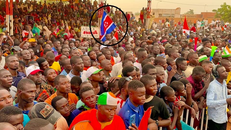 stopwagnergroup's tweet photo. 🚨During yesterday's protest against #France in #Niamey, capital of #Niger, several #Wagner and #Russia flags were spotted. One flag of #China and one of #NorthKorea was also seen. Worrying... https://t.co/jhnkXZNr5a