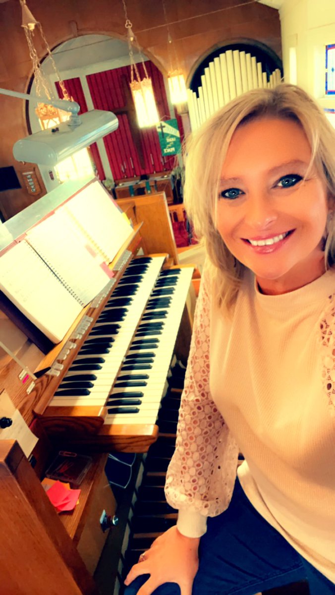 thefarmerette's tweet photo. Time to play #church #organ #organist well warm up anyway :) #harvest23 coming soon! #itiswellwithmysoul on the agenda today! #prayerandpreaching #sunday #sundayfunday #countrychurch #theFARMacist #piano #organist https://t.co/xhxTPa1fxM