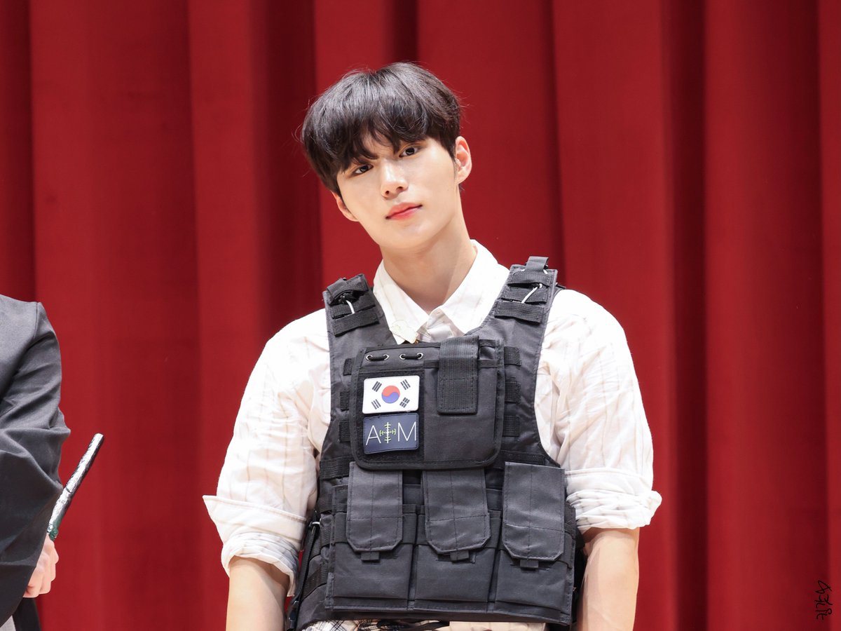 kingod1005's tweet photo. 230916 메이크스타 코바코홀 #준서

잘생겼다 .. 라고 말할 수 밖에 없는 얼굴이었다 ..
🤍

#위아이 #WEi #김준서 https://t.co/P3dxMTzGpu