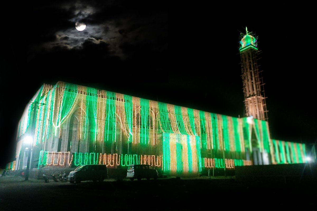 جس سہانی گھڑی چمکا طیبہ کا چاند
 اس دل اَفروز ساعت پہ لاکھوں سلام

 تمام اہل اسلام کو ماہِ ربیع الاول شریف کا چاند مبارک ہو