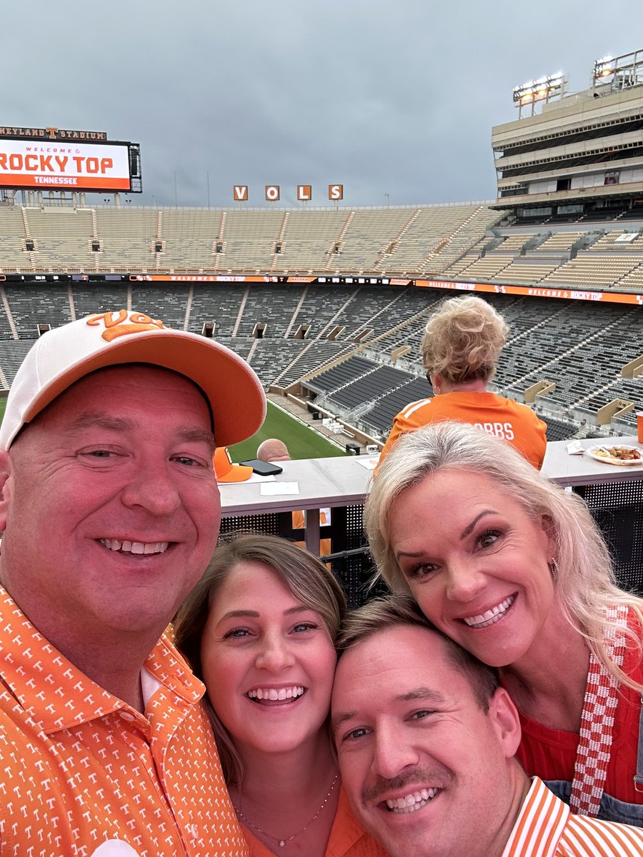 bjw4vols's tweet photo. Game sucked but always great to hang with my niece and nephew and get to see my favorite Vol roundballer. Great event by Vol Club. https://t.co/MJjzGlWw9B