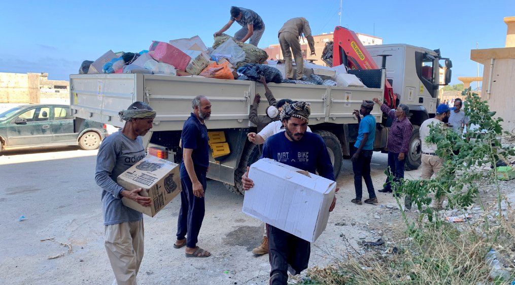 AJEnglish's tweet photo. The search for Libya's missing continues as the death toll surpasses 11,300, with about 40,000 people displaced by the deadly floods.

 — in pictures https://t.co/JibyjwQ9Ys https://t.co/p6tRDn4AzA