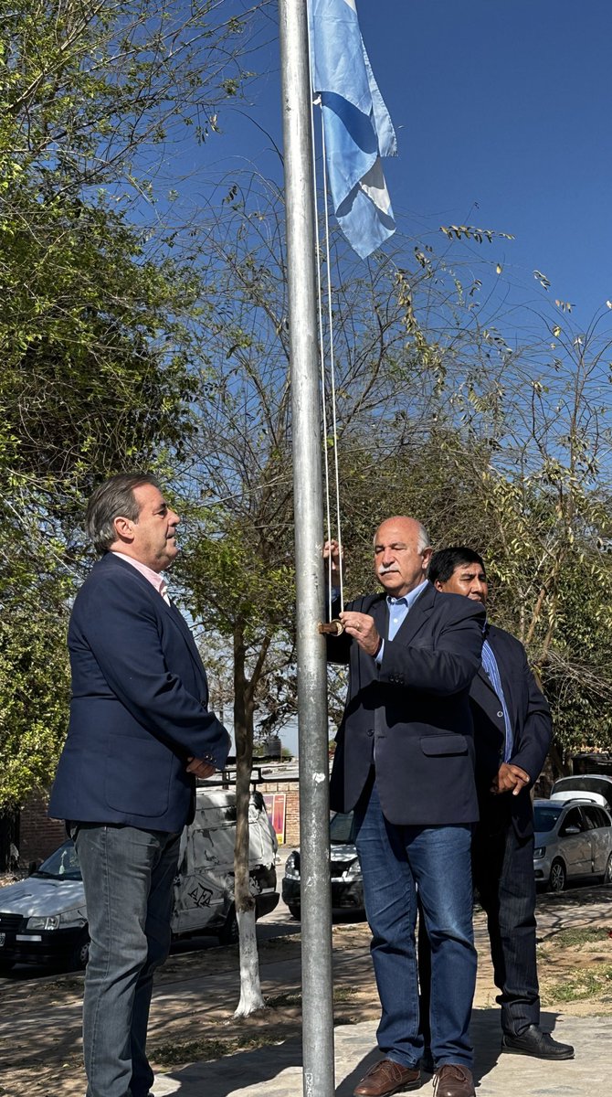 prensaucr's tweet photo. Fiestas patronales en Aguas Calientes-dpto El Carmen, @AlbertoBernis @MarioFiad acompañaron al intendente Gregorio “Goyo” Mamani, manifestaron el apoyo y saludo a la comunidad del gobernador @GerardoMorales #Jujuy https://t.co/QwS0Rhy2Vd