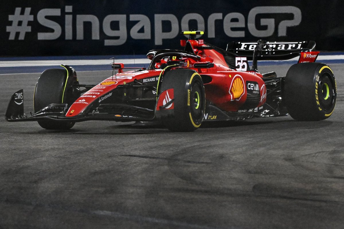 🇸🇬 Singapur'da kazanan Carlos Sainz! 1⃣ Carlos Sainz 2⃣ Lando Norris 3⃣ Lewis Hamilton #SingaporeGP