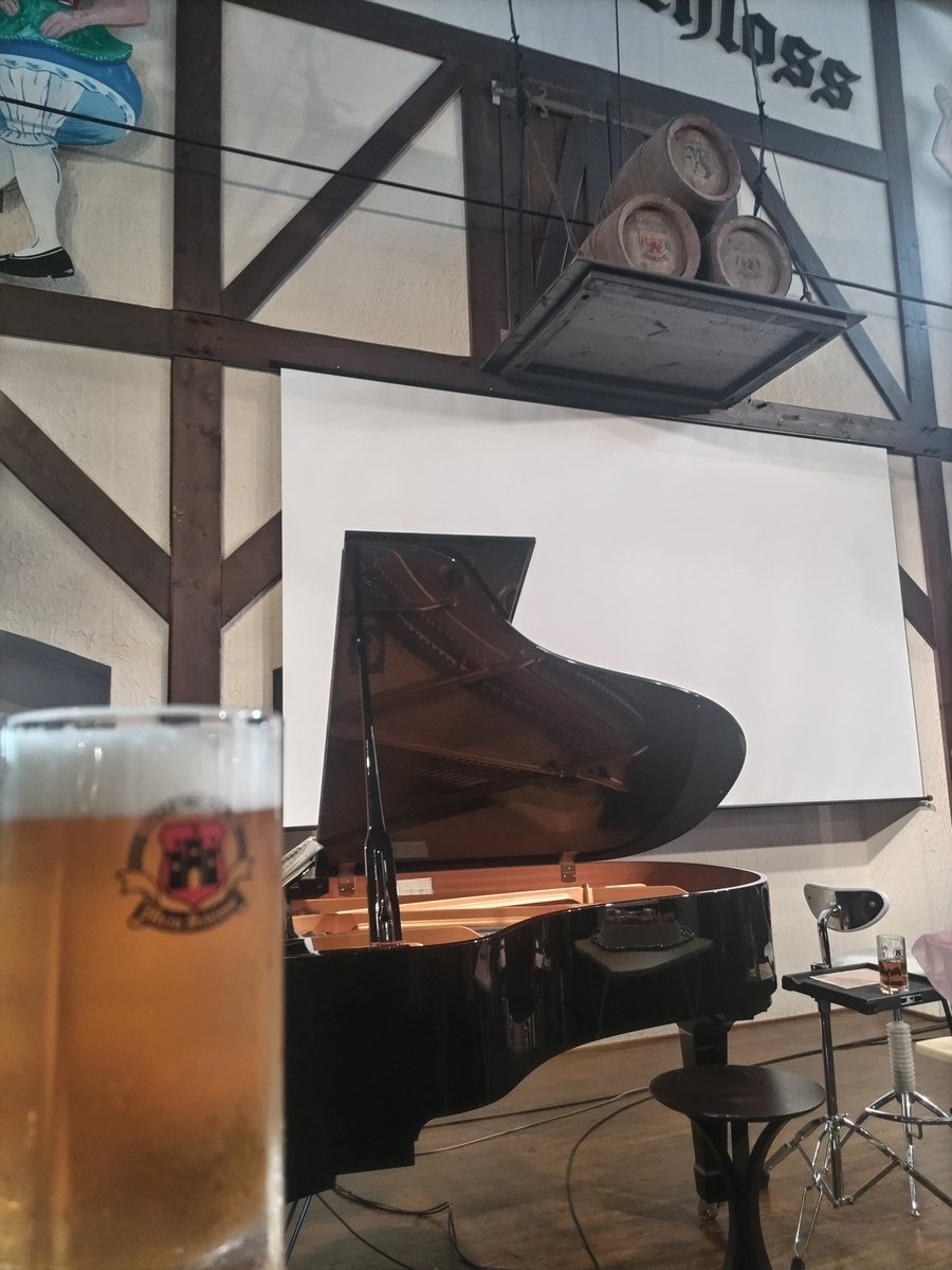 WHISKYROYALSR's tweet photo. ビール美味しかったな🍺💖
去年のもぐしずイベントも楽しかったけど、毎年乾杯できるといいな🍻

kainatsuさん、おめでとうございます🌹🍰

#HELLO40
#kainatsu
#マインシュロス https://t.co/VXhhWUAa6U