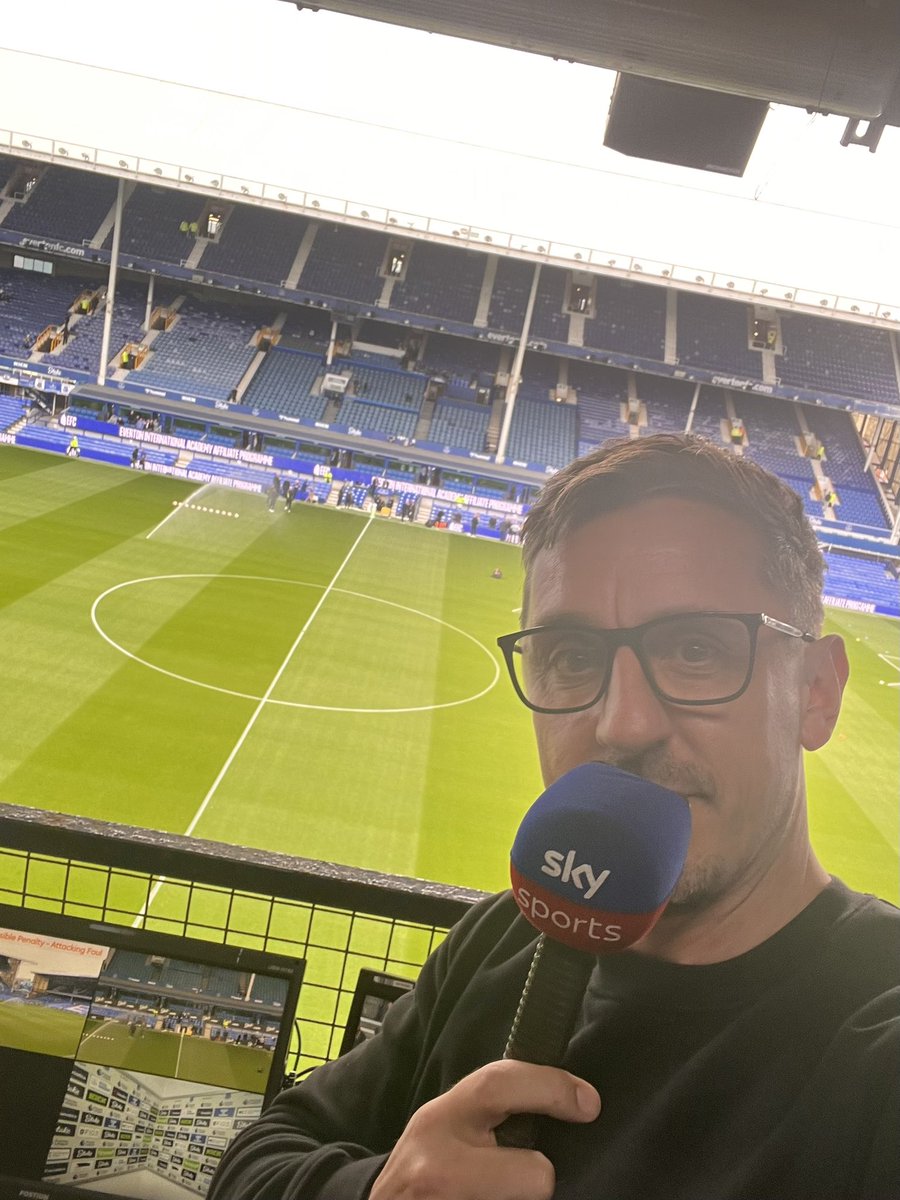 Gary Neville tweet media