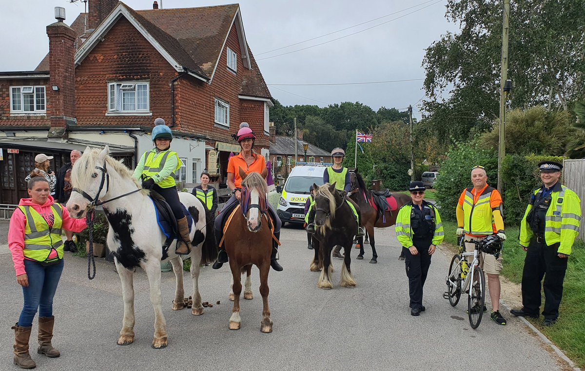 Today we met with local residents, horse riders, cyclists and walkers who took part in 'Slowing down our lanes' Coghurst Road Safety Awareness Campaign and the Pass Wide & Slow National Event. We spoke about road safety and local Policing. #PCSOHolter #PCSOPhillips