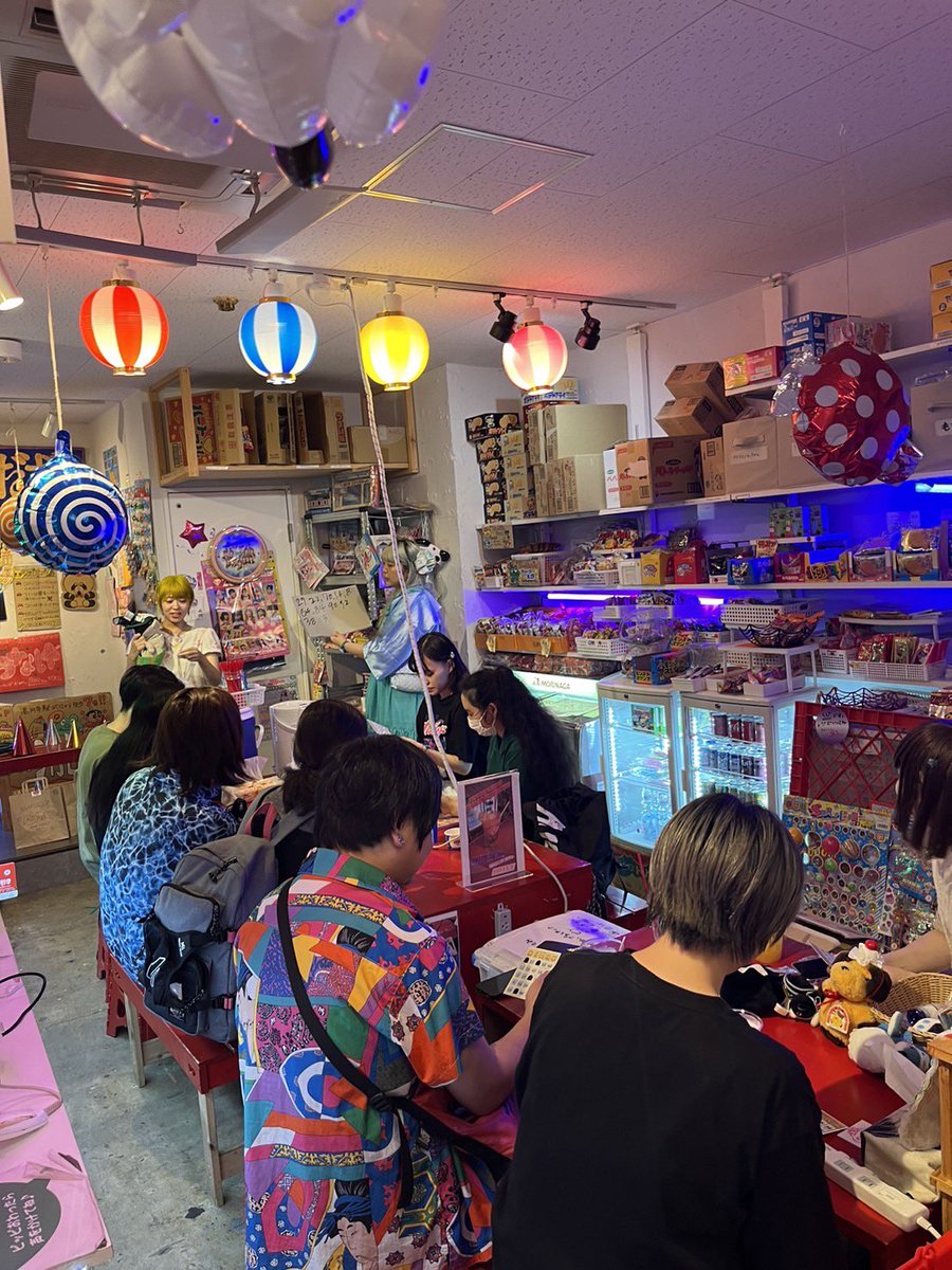 dagashinoTAKIch's tweet photo. 大大大盛況の3周年祭2日目でした❣️
みんなでできるBINGOは昼夜ハラハラドキドキで楽しかった💖😺
楽しいイベントも明日で最後💧💧
是非一緒に楽しみましょー❇️🧜‍♀️❇️

#駄菓子乃瀧ちゃん3周年祭 https://t.co/S7Hd5DGYY8