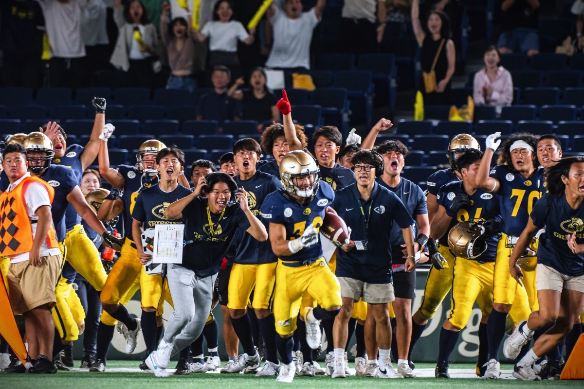 imiaq_pix's tweet photo. 東京ドームでの立教大学vs明治大学、立教ラッシャーズ主将のリターンTDが話題だけど、直後に明治グリフィンズRB39番による意地の走りも『ここで更に明治が逆転し返すのか??』って会場とサイドラインが盛り上がってたんで写真をここに。ほんとアメフトってスポーツはオモシロい🏈 https://t.co/orVCNtzcPk