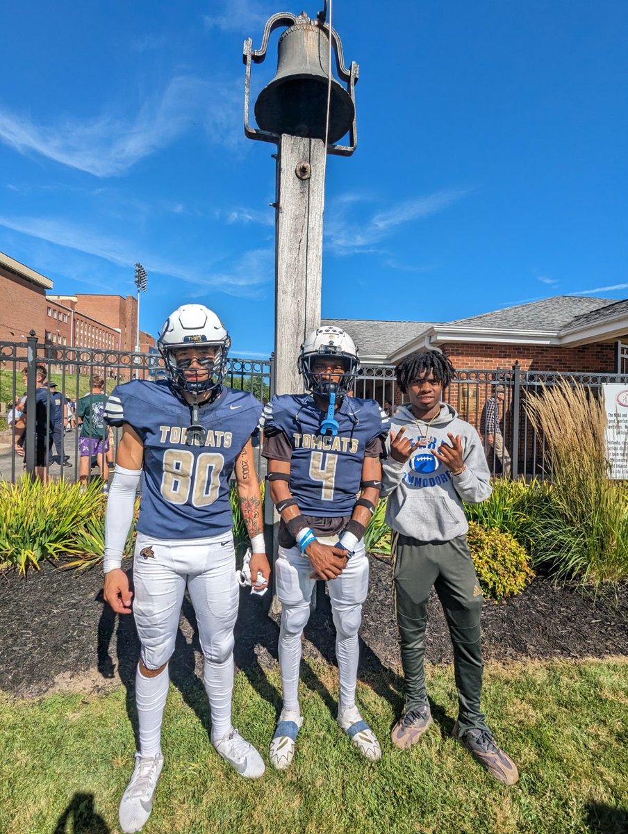 coachtaylor412's tweet image. Thank you to @ThielFB @KevMcLane21 @ChrisJParry3 
 also @CU_FBRecruiting @CoachDurish for hosting our Perry HS student athletes this week they enjoyed themselves @JuJuX2K  @ADJ4L1K
@Jeremiah_Hall5 @coachCAPS64 
@CoachBigShow @PA_TodaySports  @wpialsportsnews