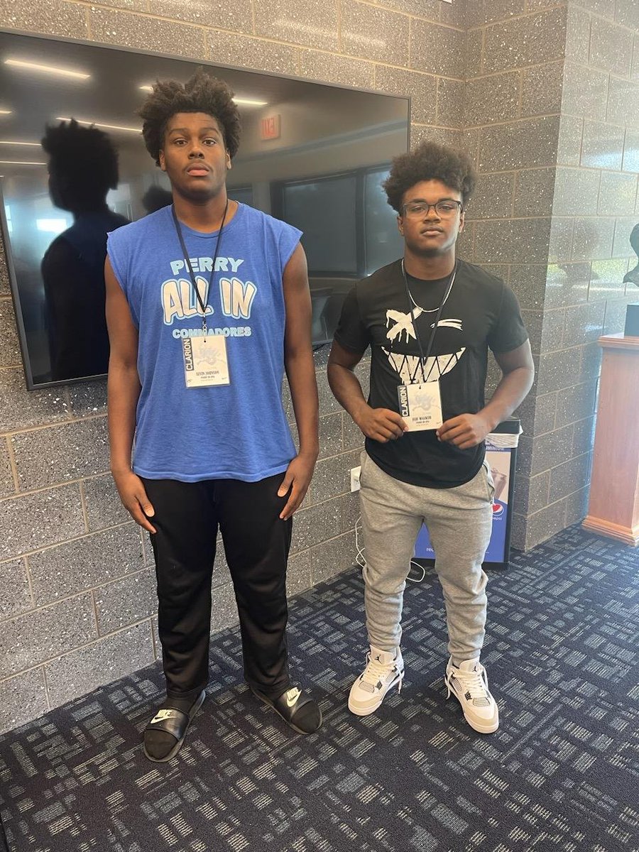 coachtaylor412's tweet image. Thank you to @ThielFB @KevMcLane21 @ChrisJParry3 
 also @CU_FBRecruiting @CoachDurish for hosting our Perry HS student athletes this week they enjoyed themselves @JuJuX2K  @ADJ4L1K
@Jeremiah_Hall5 @coachCAPS64 
@CoachBigShow @PA_TodaySports  @wpialsportsnews