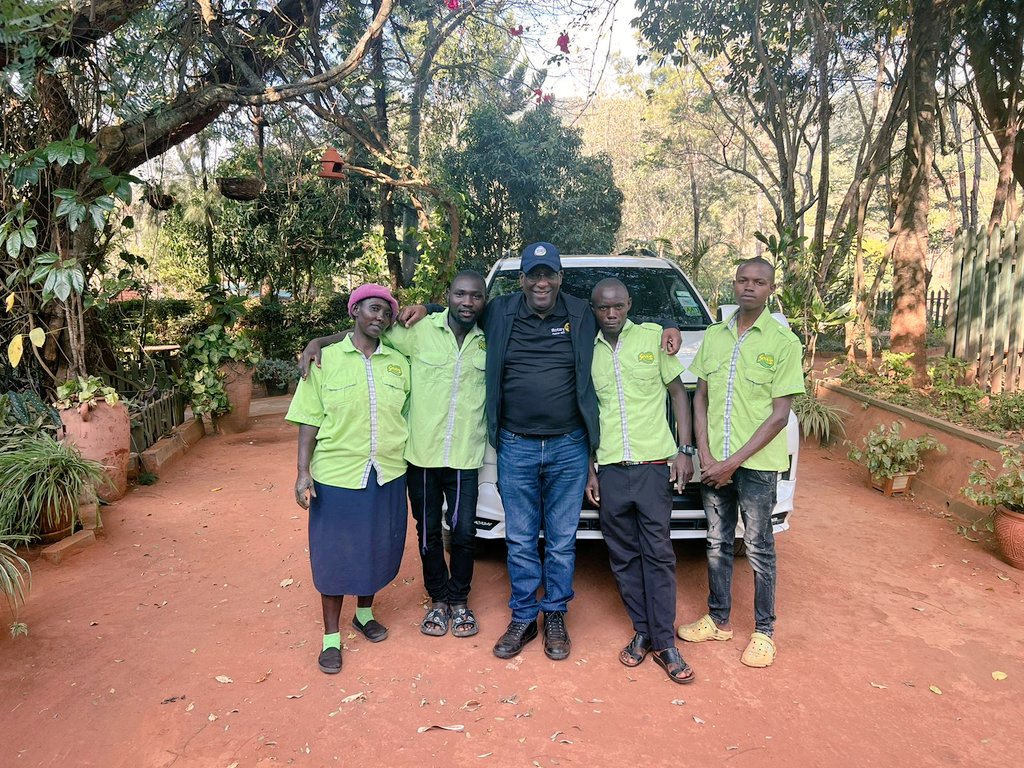LeoIthau's tweet photo. Greetings from Kyaviti Farm!
It is a beautiful day here. Haven’t been here in a while. Came to prepare the pond for the rains and check on the farm staff.
I will be going back with tomatoes and avocados. How's your Sunday coming along?
#Kyaviti
#SundayBreak
#Rest https://t.co/qmnNgq30ca