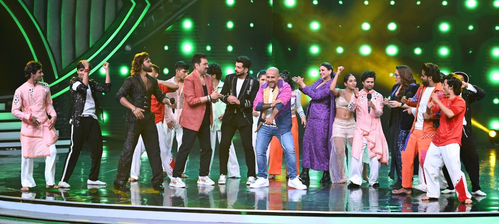 ianslife_in's tweet image. #VishalDadlani sets '#IBD3' stage on fire as he sings #SRK's hit track ‘Jhoome Jo Pathaan’

Read: ianslive.in/fwd-vishal-dad…