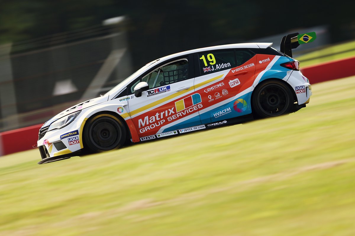 MatrixMsport's tweet photo. Matrix Motorsport driver Jeff Alden took part in his 2nd @TCRUK event of the year at @DoningtonParkUK on 9th &amp; 10 Sept, delivering two strong performances. Read more here: https://t.co/6BT64mAjos

#matrixmotorsport #matrixgroupservices #TCRUK #doningtonpark https://t.co/SEA2ND1Clu