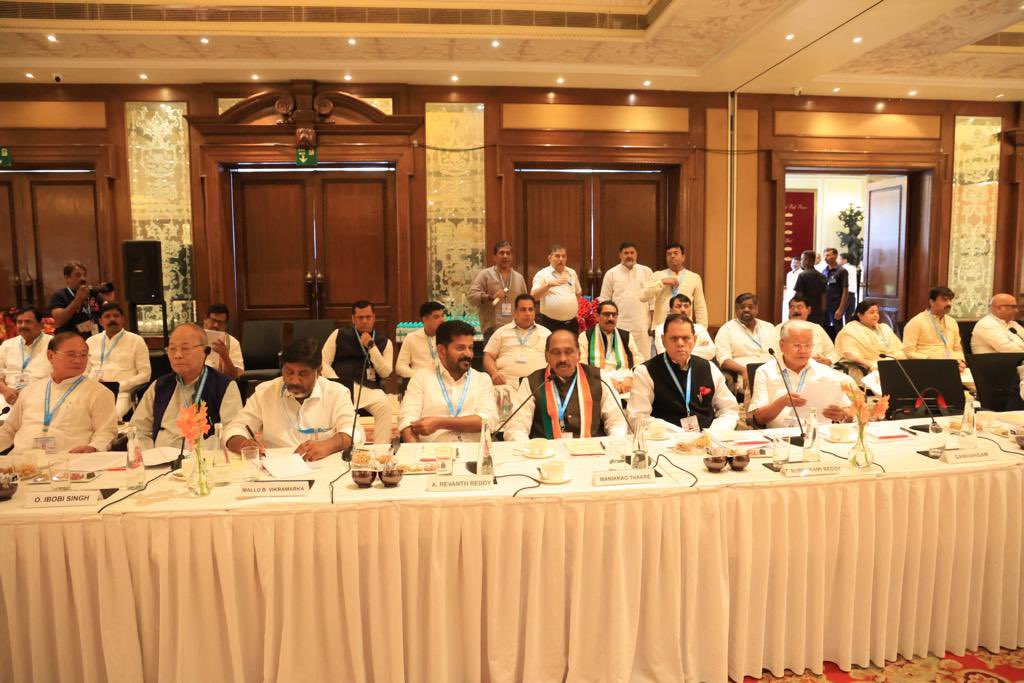 revanth_anumula's tweet image. Glimpses of today’s extended CWC meeting. 

 #CongressVijayabheri #CWCMeetingHyd #SoniammaInTelangana#Vijayabheri