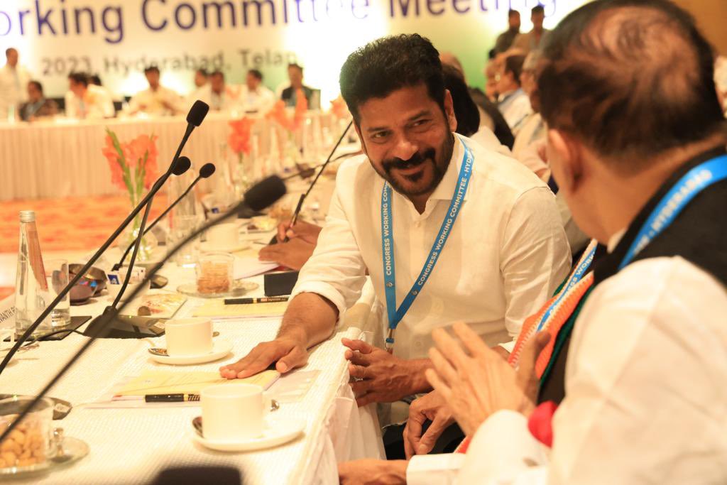 revanth_anumula's tweet image. Glimpses of today’s extended CWC meeting. 

 #CongressVijayabheri #CWCMeetingHyd #SoniammaInTelangana#Vijayabheri
