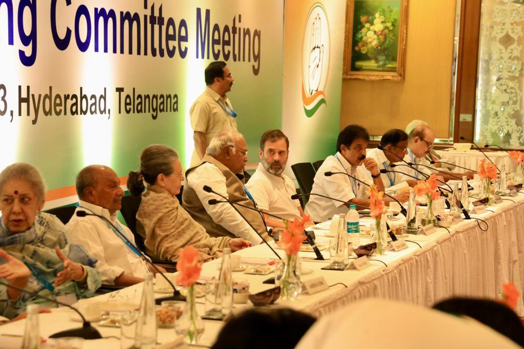 revanth_anumula's tweet image. Glimpses of today’s extended CWC meeting. 

 #CongressVijayabheri #CWCMeetingHyd #SoniammaInTelangana#Vijayabheri