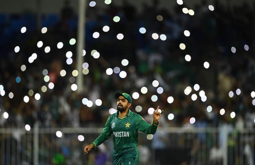 danii__here's tweet photo. Nothing against Babar Azam because we are #BehindYouSkipper 
Whole nation proud of you #BabarAzam𓃵 https://t.co/XEQFIndw2q