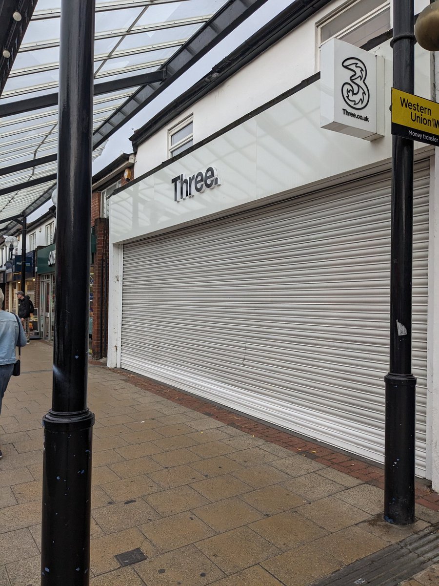 HarveyDobson's tweet photo. @ThreeUK @ThreeUKSupport I've visited the store this morning as per the instructions given to me last night, and despite being advertised as open, it's closed. I'm now becoming very frustrated with this. https://t.co/SsslX65Spk