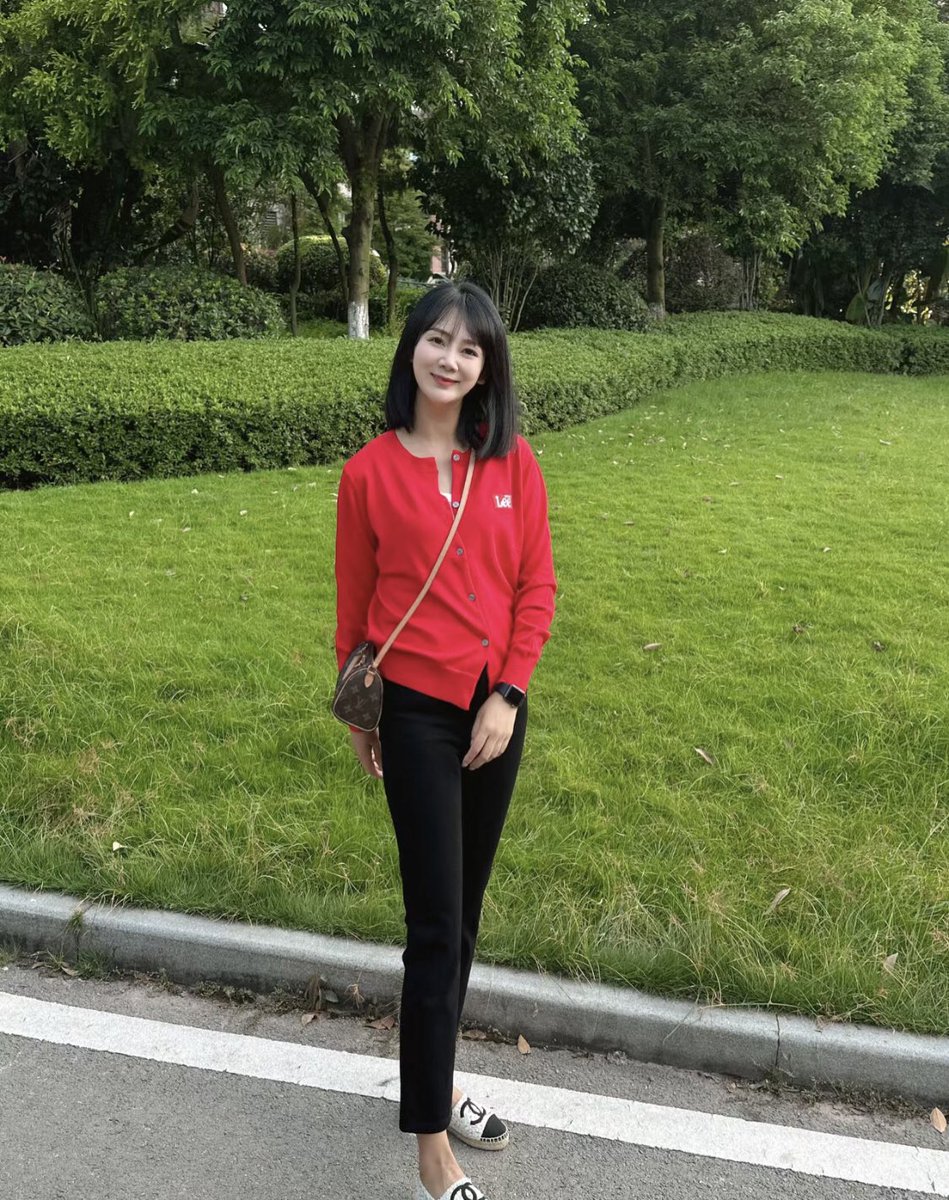 kbdexin's tweet photo. 陪你最多的人还是自己，所以做你自己喜欢的人最好 https://t.co/wJE60t9tUy